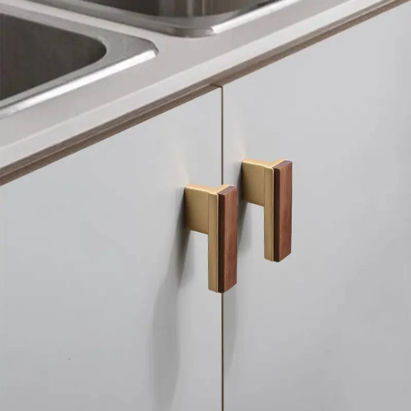 Détail de la texture bois et métal de la poignée