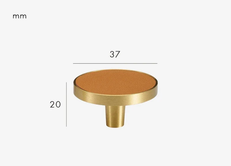 Zoom sur la finition dorée et cuir orange foncé
