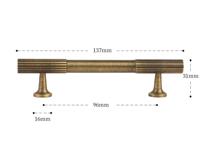 Poignée en laiton bronze, vue latérale sur meuble