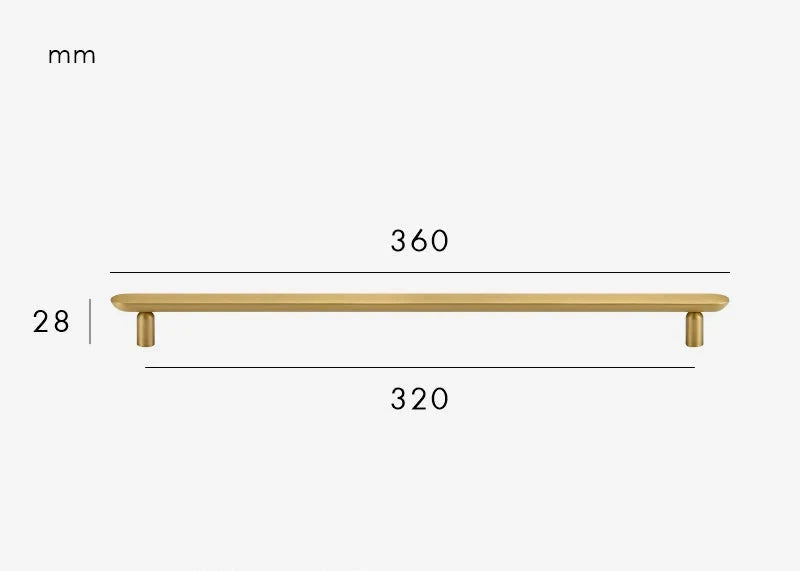 Poignée or brossé sur meuble en bois foncé