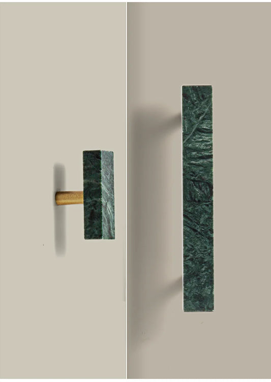 Poignée en laiton et marbre vert vue de côté