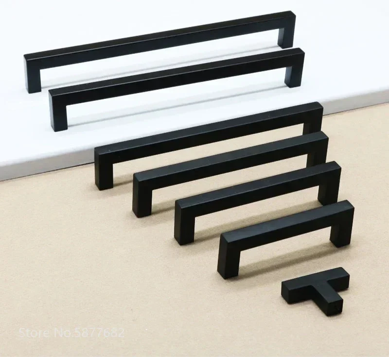 Poignée rectangulaire noire en acier vue de face