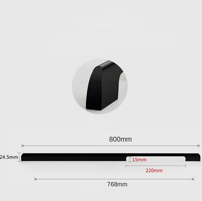 Détail de la texture mate d'une poignée noire en laiton
