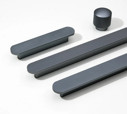 Poignée de meuble en aluminium gris anthracite, vue de face