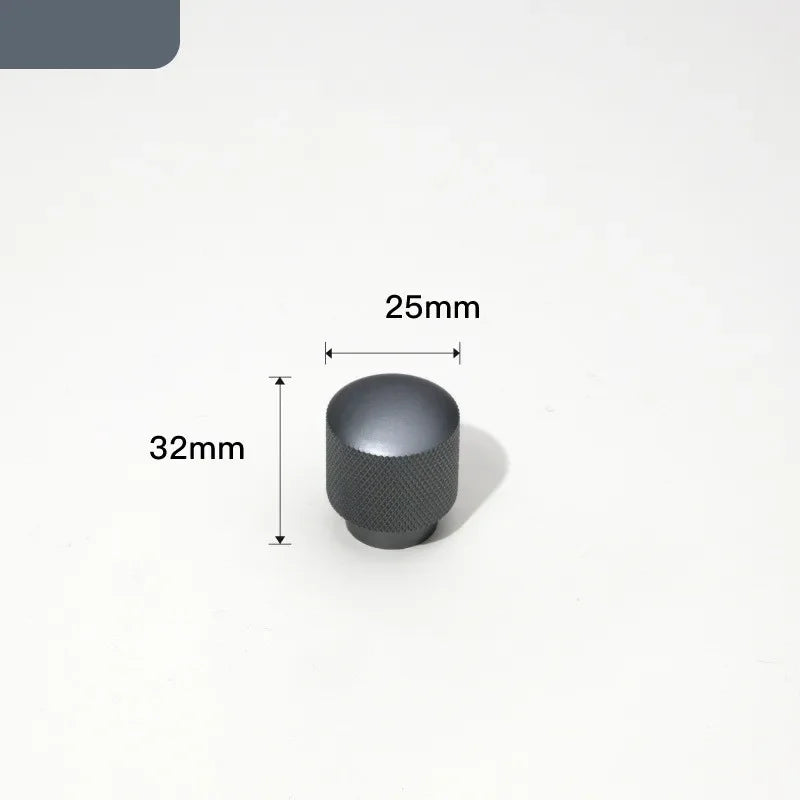 Gros plan sur la texture lisse de la poignée grise