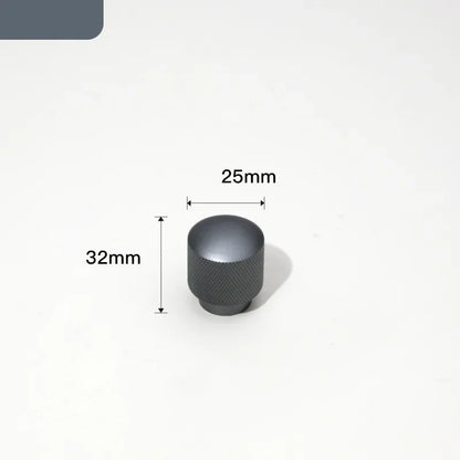 Gros plan sur la texture lisse de la poignée grise