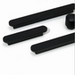 Poignée noire ultra-fine en aluminium sur fond blanc