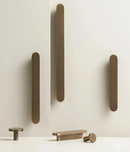 Vue latérale de la poignée ultra plate en bronze