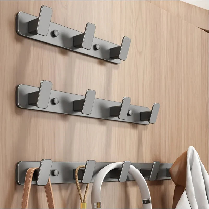 Porte-manteau avec vis de montage incluses visibles