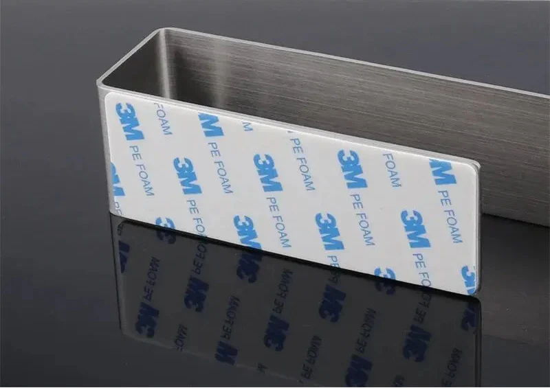 Vue rapprochée du porte-serviette en acier inoxydable