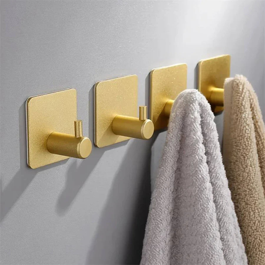 Détail du porte serviette or brossé avec finition anti-traces