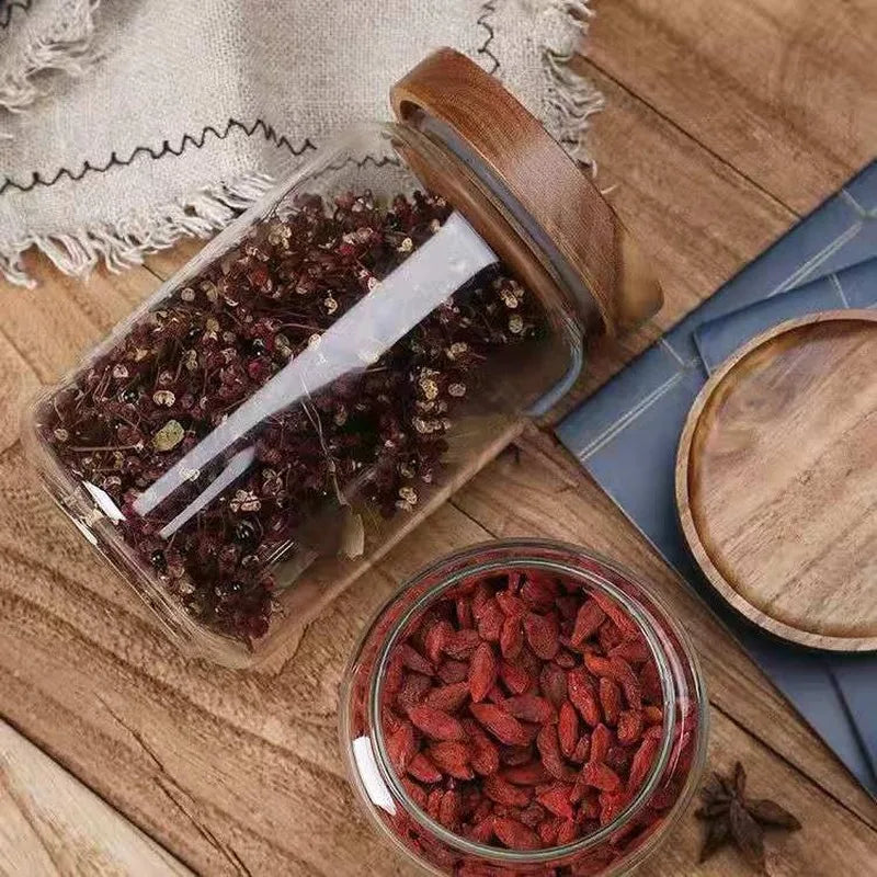 Ensemble de pots en verre de différentes tailles empilés