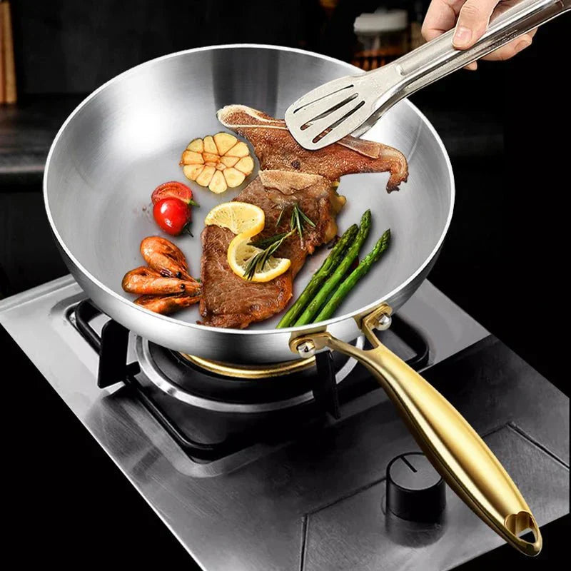 Poêle de 28 cm sur une cuisinière à induction