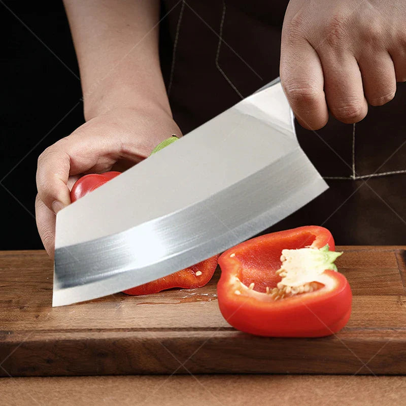 Gros plan sur la lame ultra-tranchante du couteau de cuisine