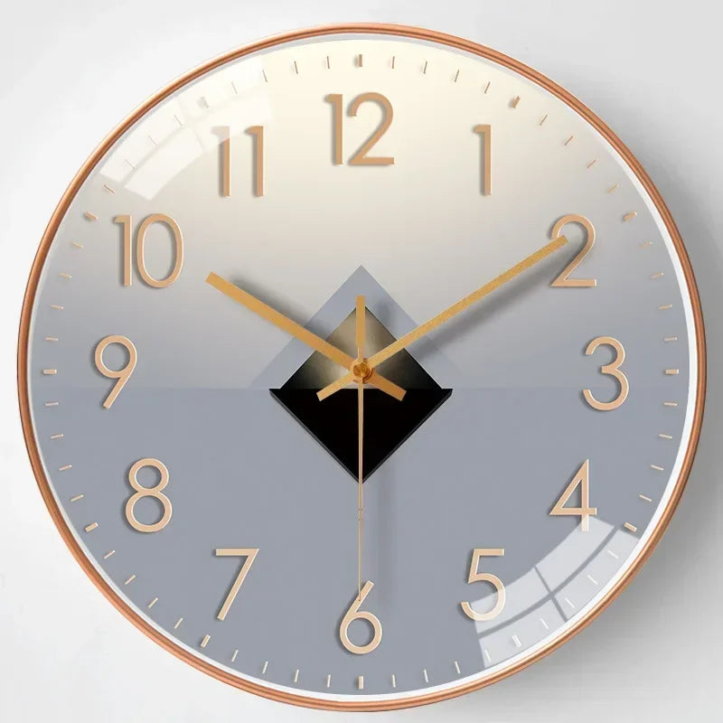 Gros plan sur les aiguilles de l'horloge sans tictac