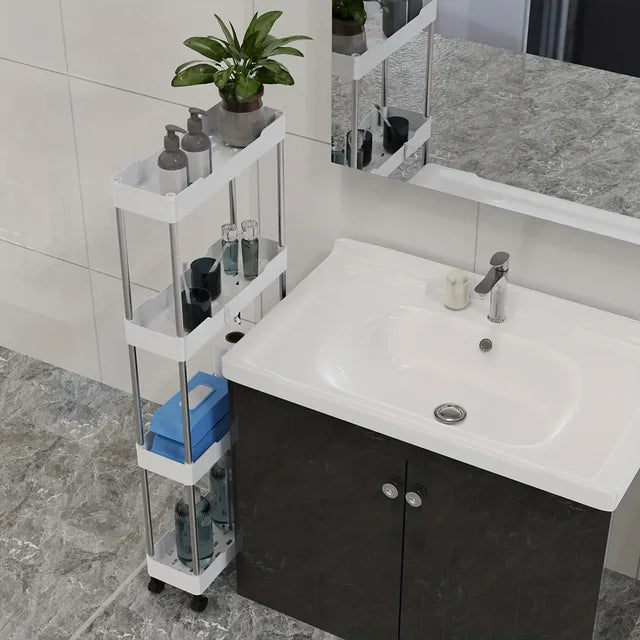 Étagère compacte avec articles de toilette, roulettes visibles