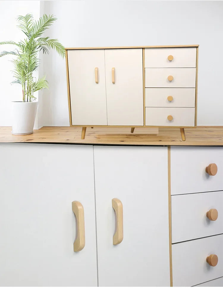 Poignée d'armoire en bois d'hêtre vue de côté