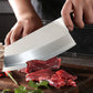 Couteau de chef avec lame en acier inoxydable sur fond blanc