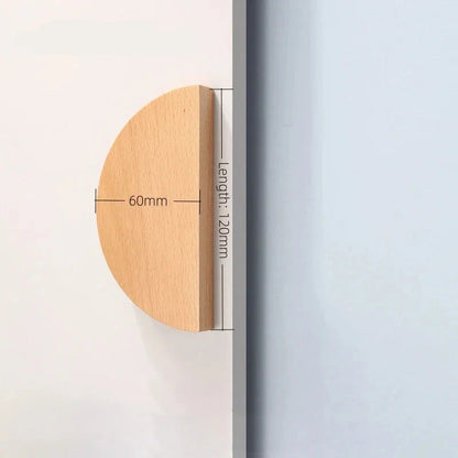 Gros plan sur la texture du bois de chêne du bouton