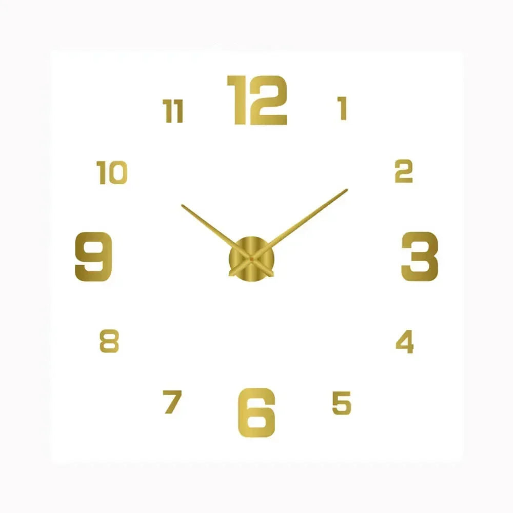 Horloge murale classique dans une cuisine lumineuse