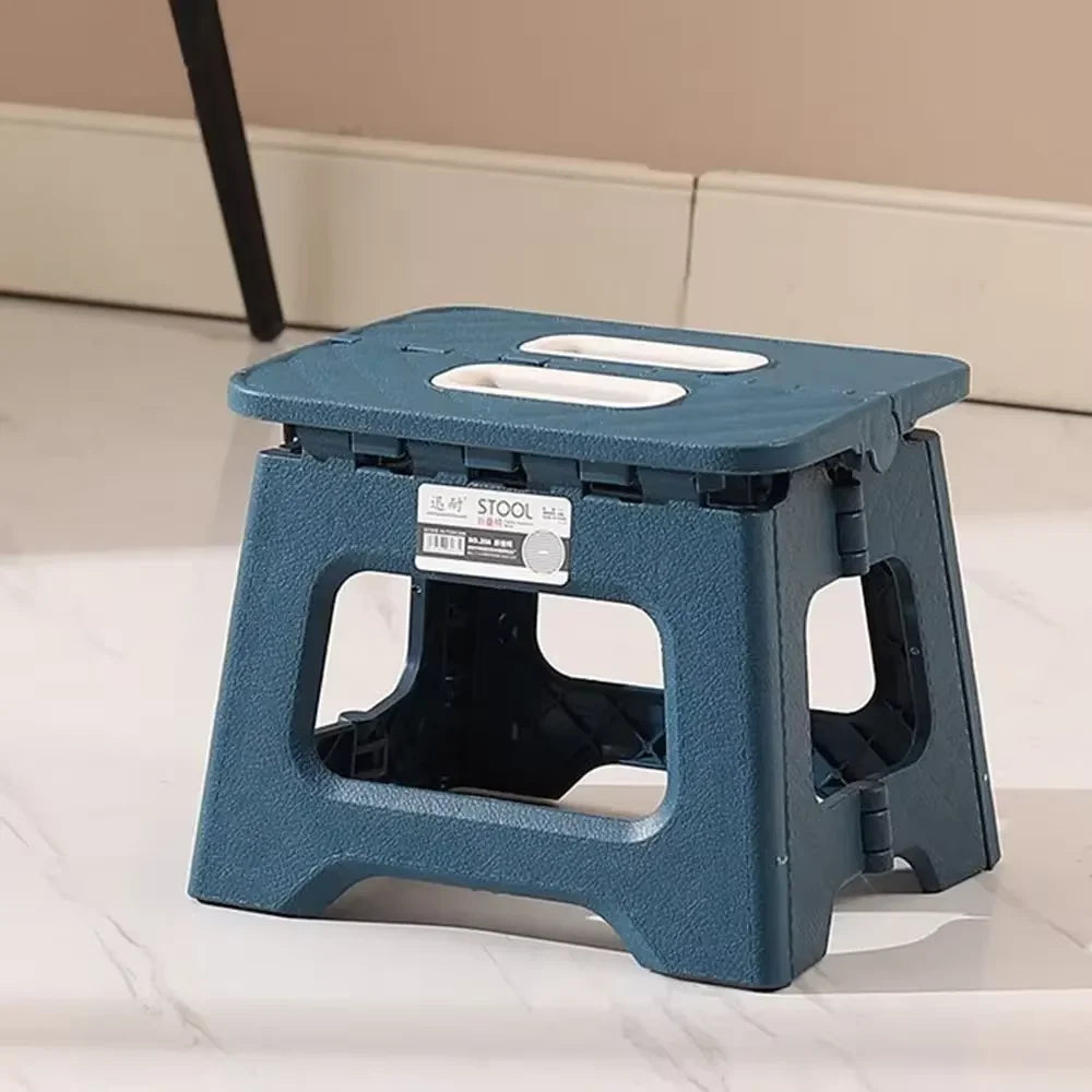 Escabeau plié, prêt pour le rangement