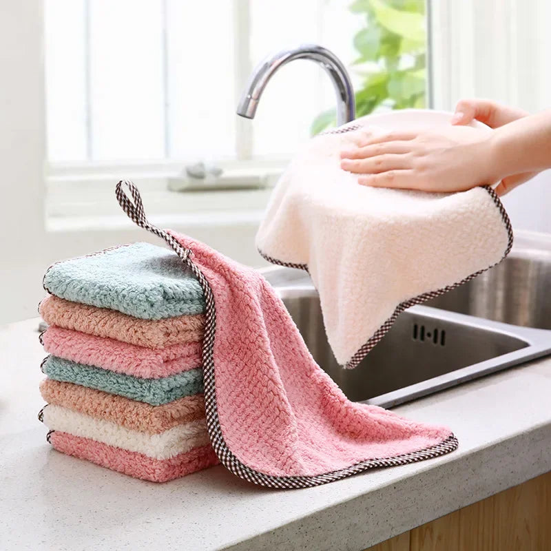 Serviette blanche avec détails jacquard raffinés