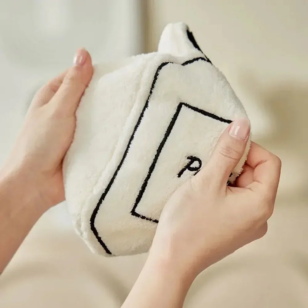 Détail du bord d'une serviette en polyester, motif imprimé
