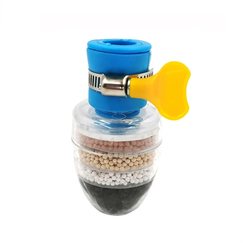 Filtre à eau en fonctionnement avec un jet d'eau propre