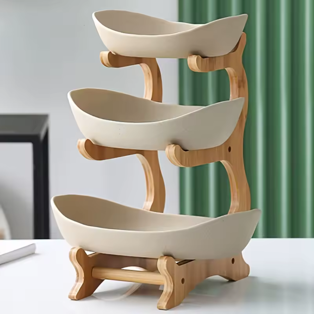 Structure en bois naturel avec plateaux empilés