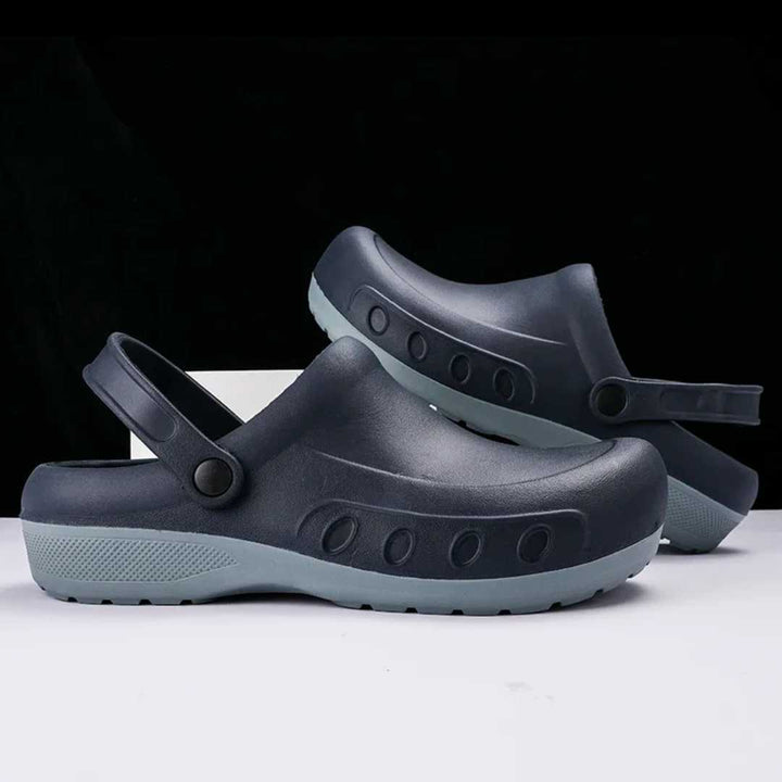 Vue latérale de chaussures de cuisine résistantes à l'eau