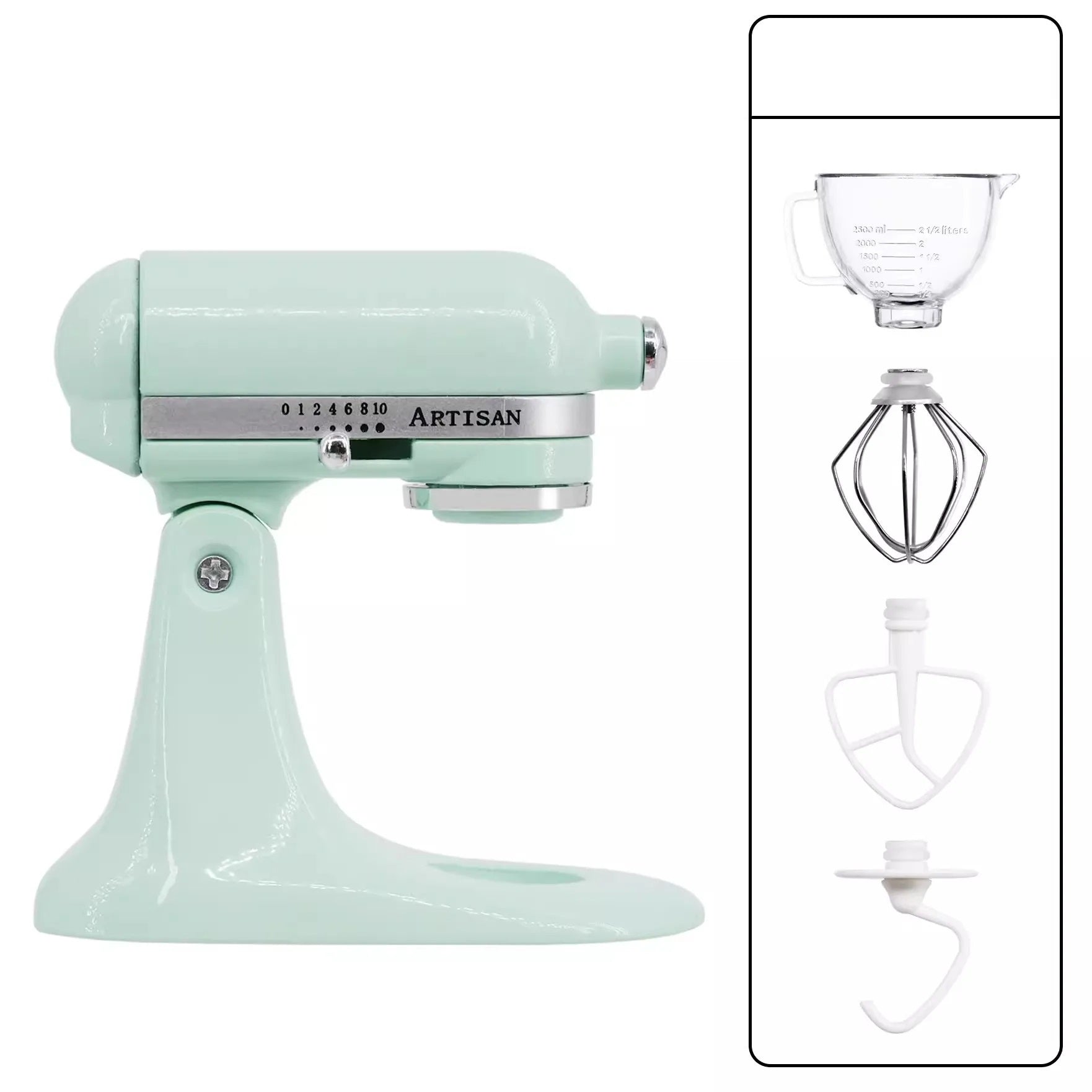 Mixeur miniature avec accessoires sur table de poupée