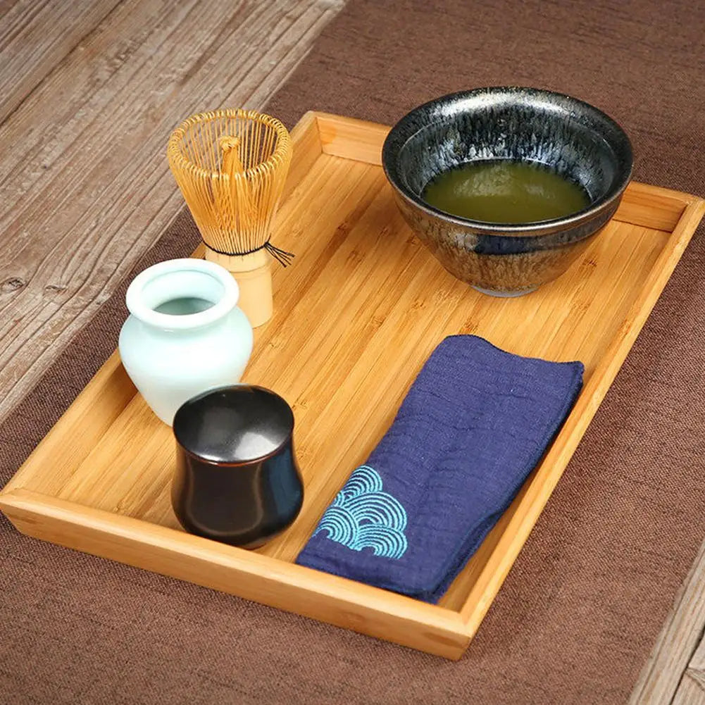 Vue de face d'un set de thé matcha en bambou