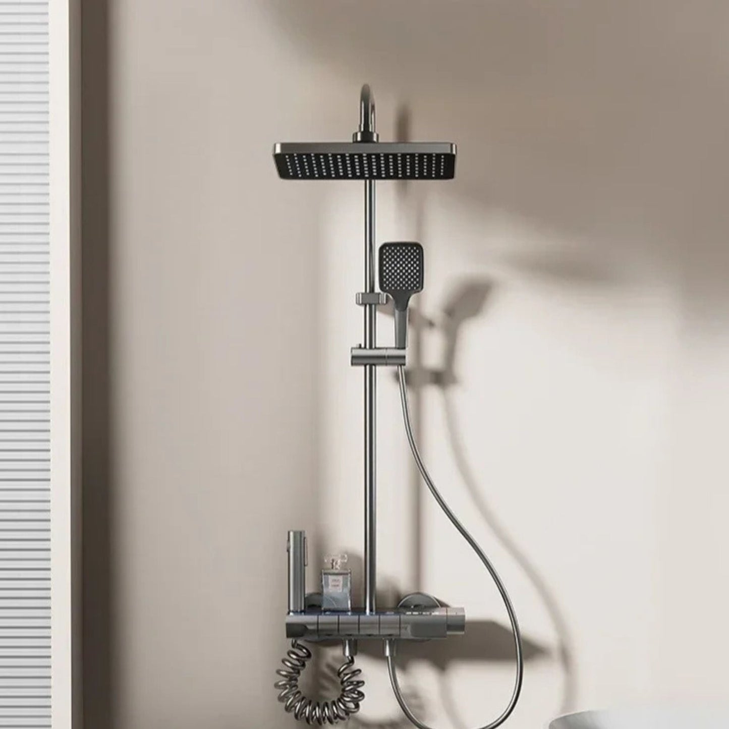 Vue latérale de la colonne avec ses quatre voies