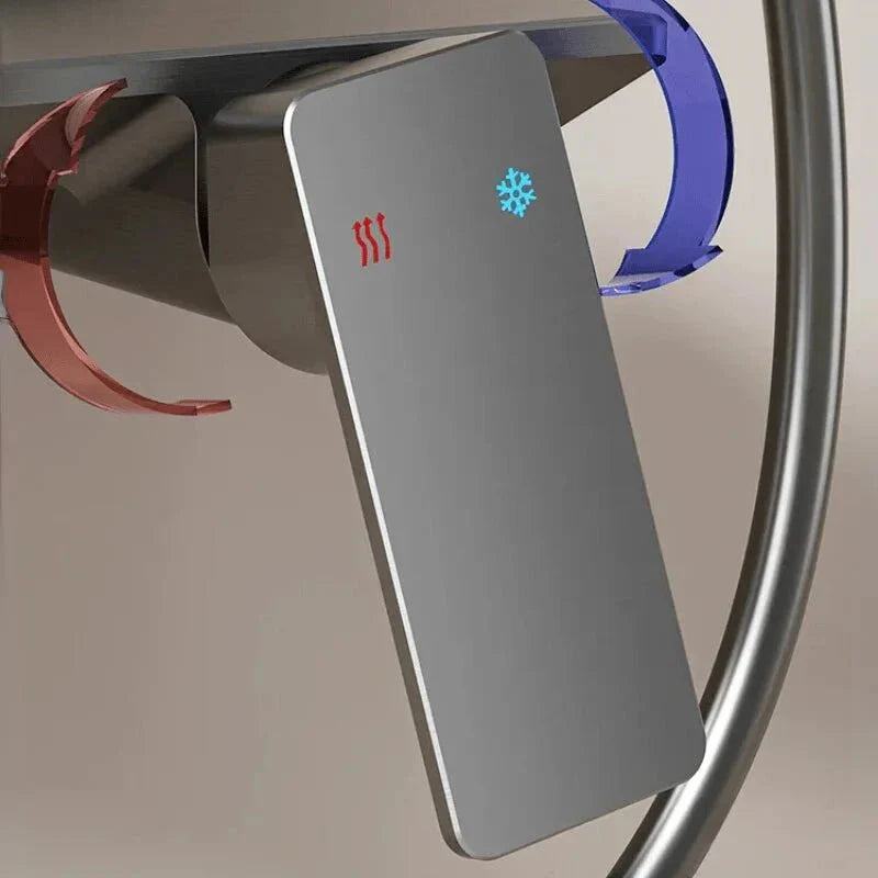 Colonne de douche avec finition chromée élégante