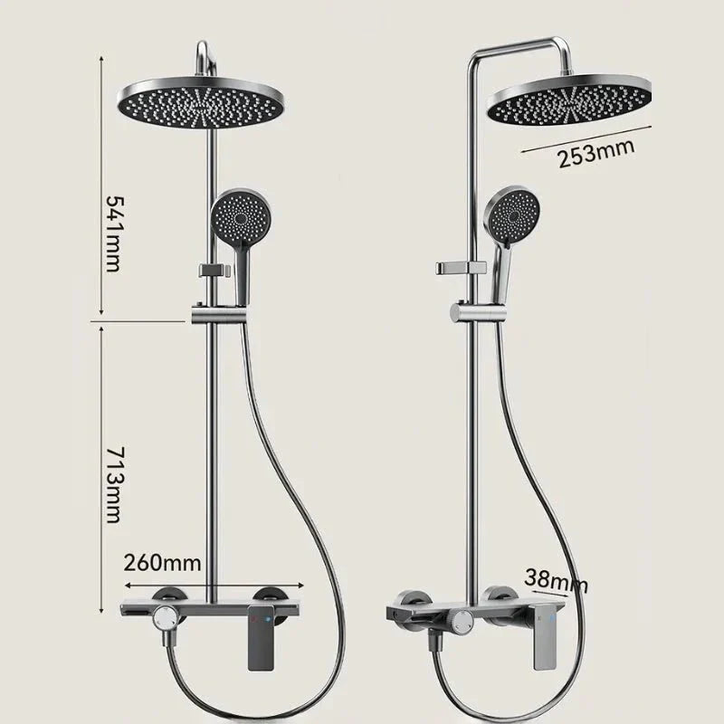 Gros plan sur le pommeau de douche ergonomique