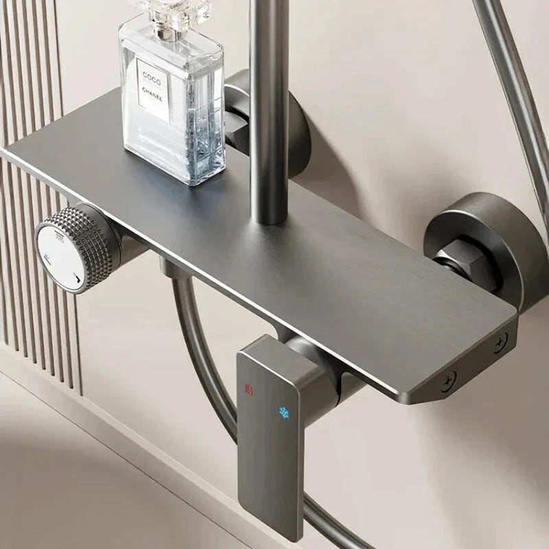 Détail du système de fixation murale de la colonne