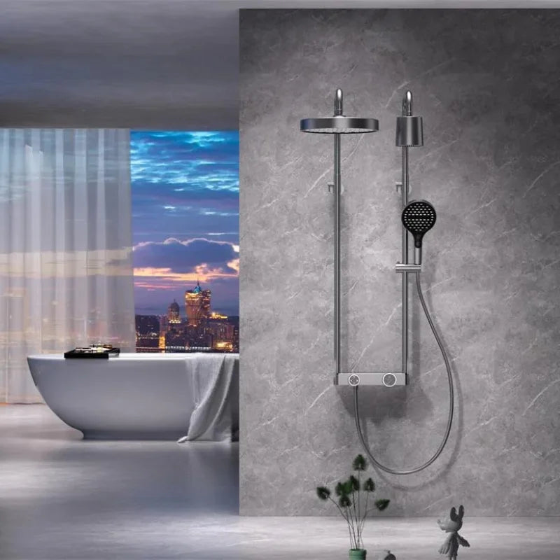 Zoom sur les pommeaux de douche, finition brillante