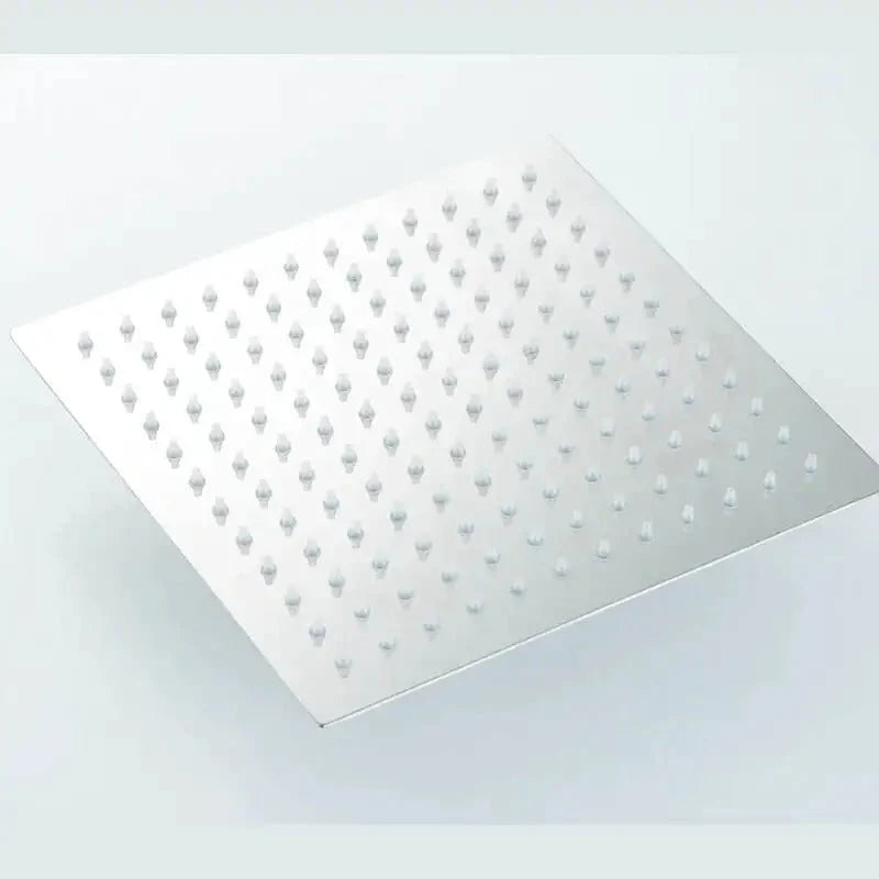 Vue rapprochée de la colonne de douche montrant le revêtement anti-calcaire