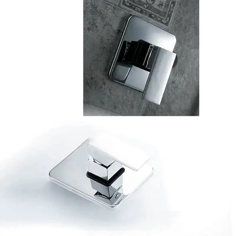 Colonne de douche de 30 cm avec raccords visibles et surface lisse