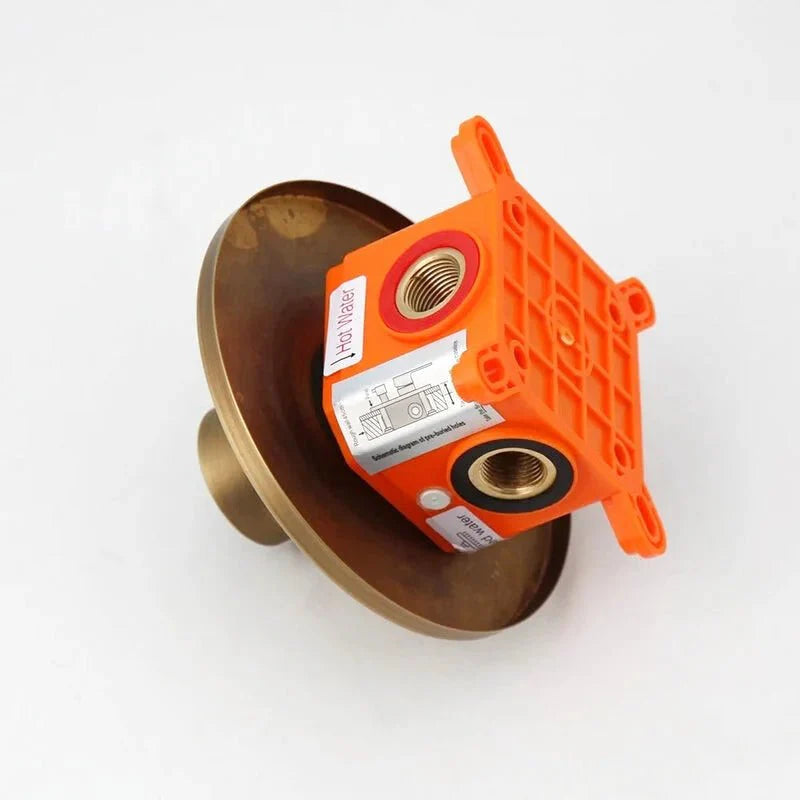 Détail du design élégant et moderne de la colonne de douche