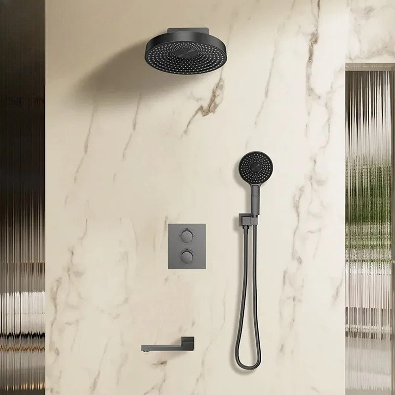Détail de la finition dorée sur le mitigeur thermostatique