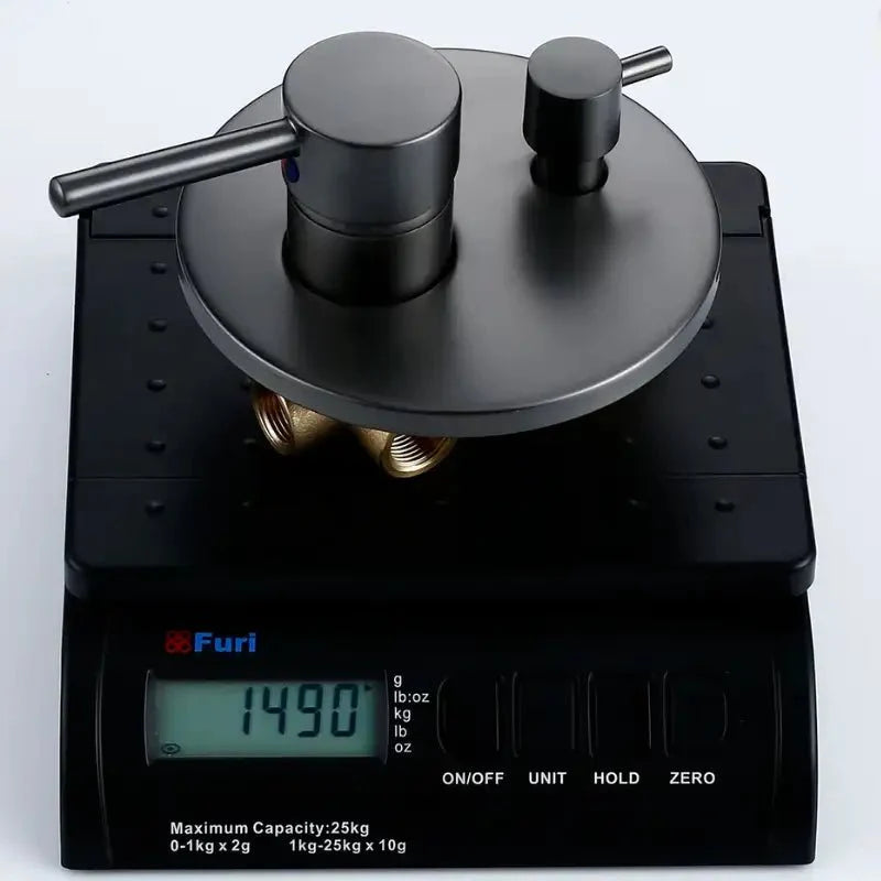 Colonne de douche encastrée avec finition mate et design sophistiqué