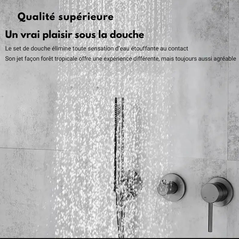 Colonne de douche encastrée montrant les commandes du mitigeur