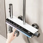 Gros plan sur le mitigeur thermostatique de la colonne de douche
