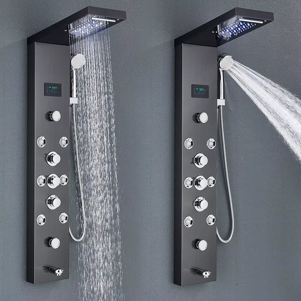 Vue d'ensemble de la colonne de douche installée dans une salle de bain moderne