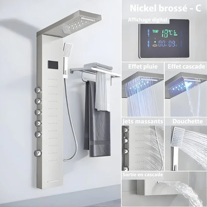 Vue rapprochée des finitions en nickel brossé sur la colonne de douche