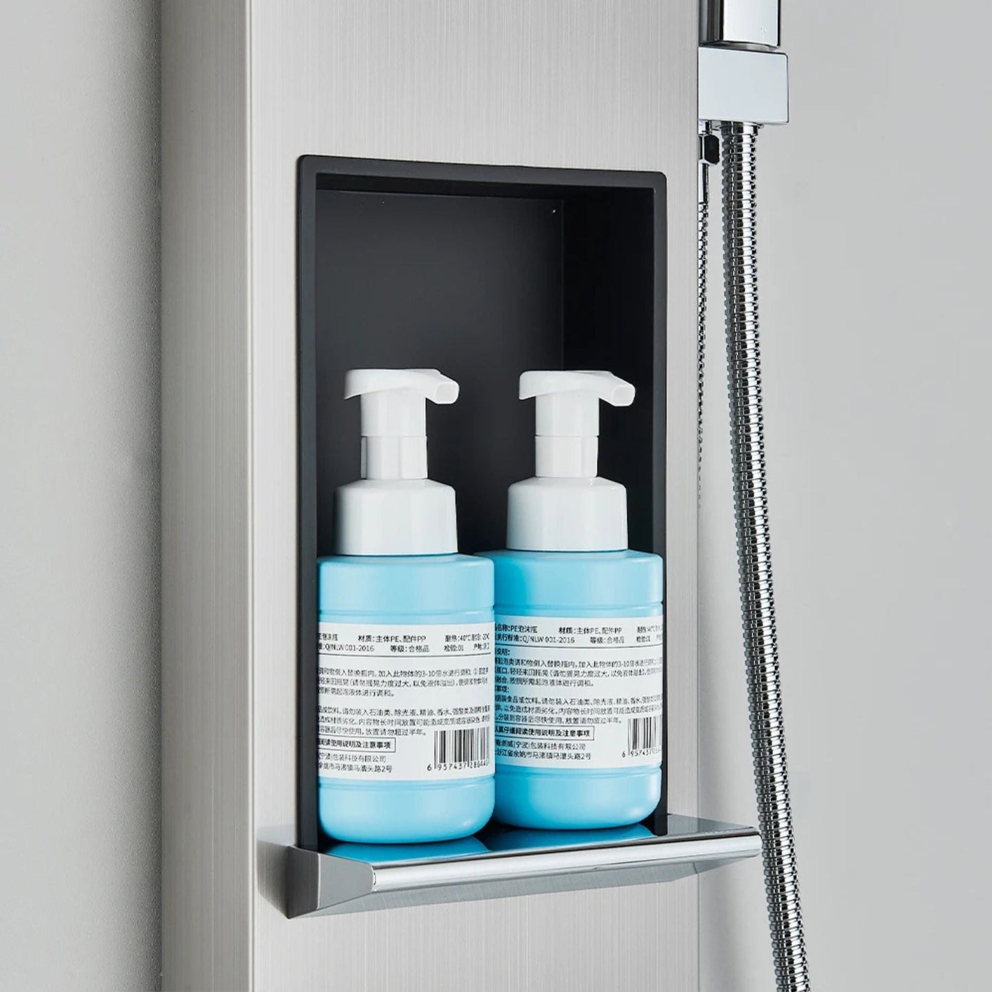 Détail des buses en silicone pour limiter le calcaire