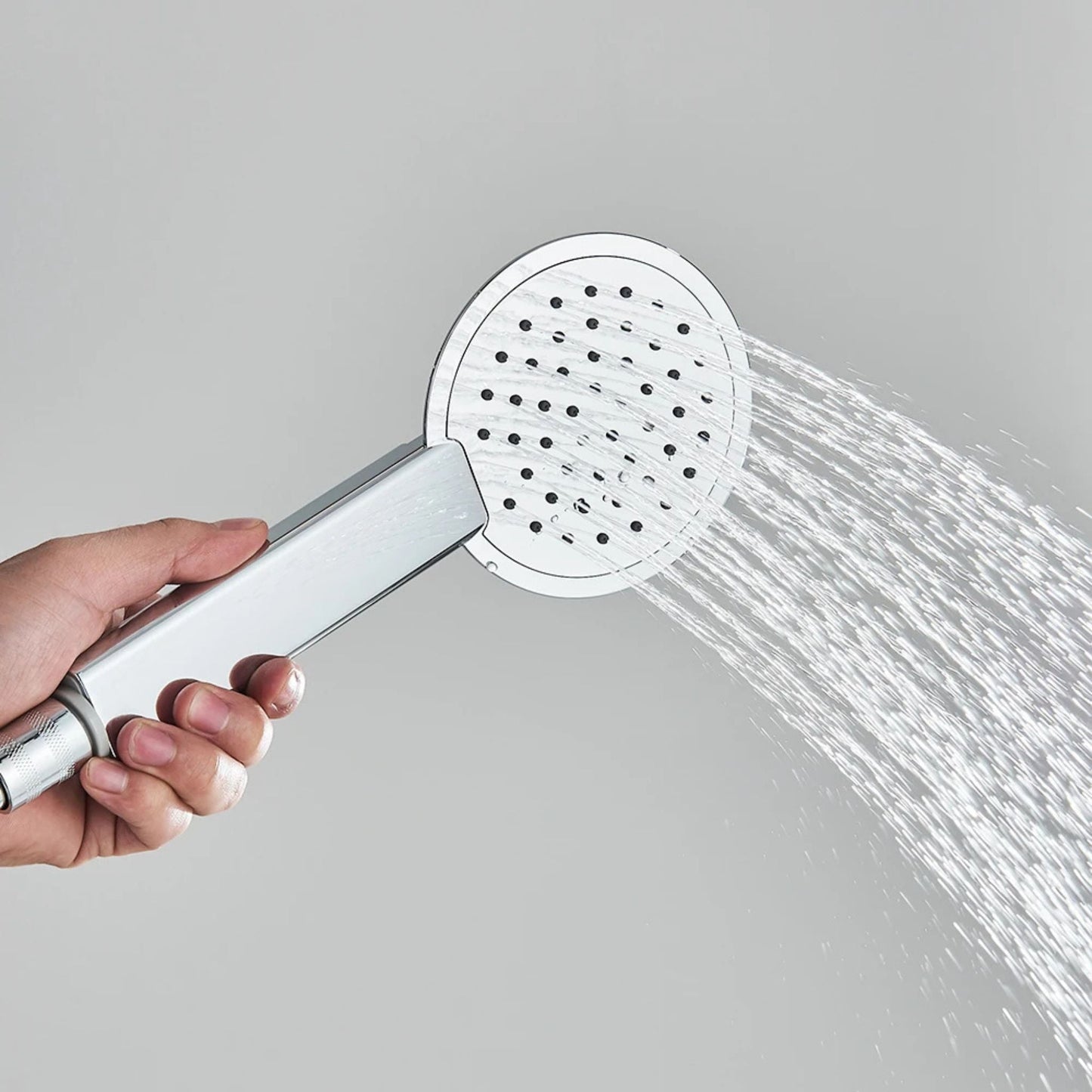 Jets de massage latéraux ciblant le dos sur la colonne de douche