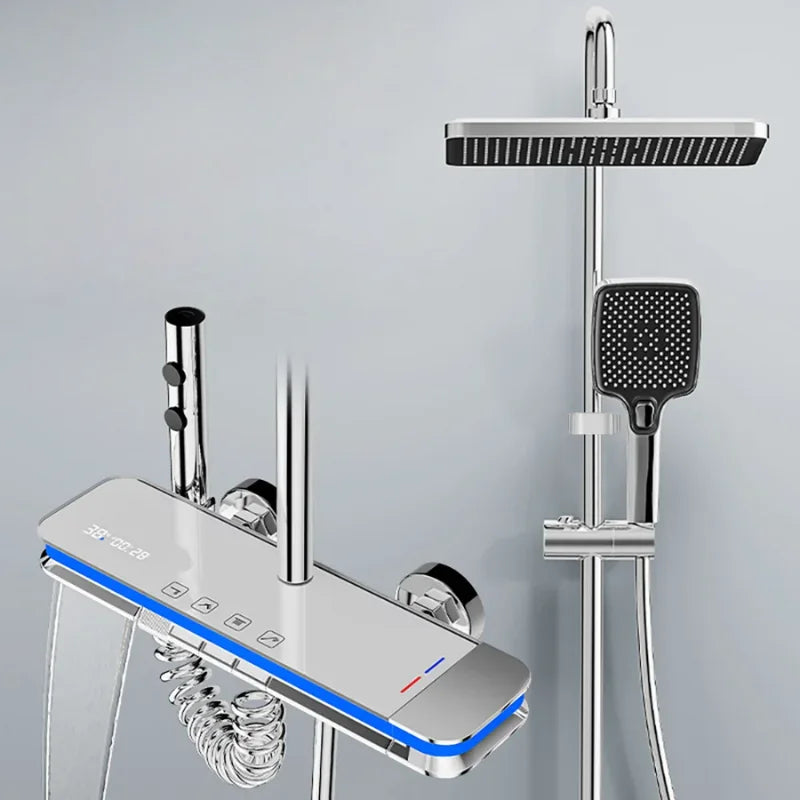 Colonne de douche argentée avec finition brillante