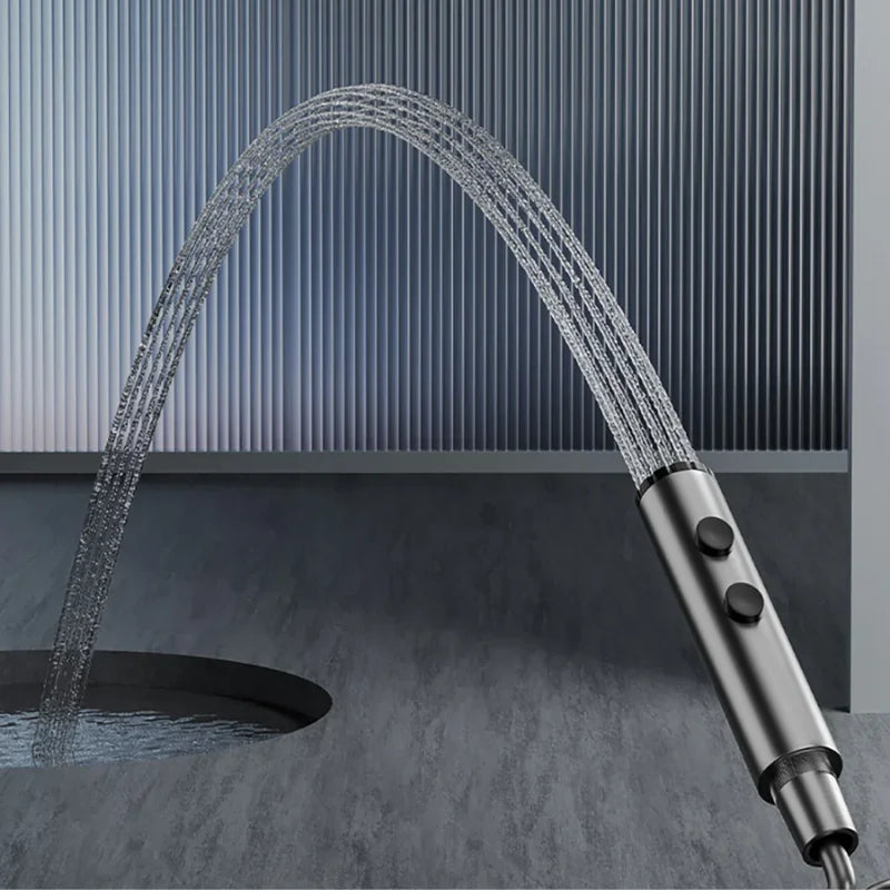 Gros plan sur le bouton anti-calcaire de la douche